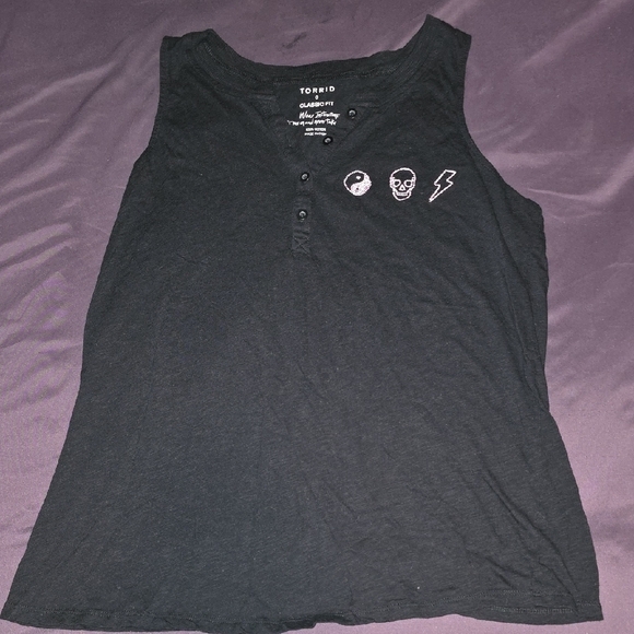 torrid Tops - Torrid Size 0 Black Sleeveless Tank Top with Graphic Embroidered Accents